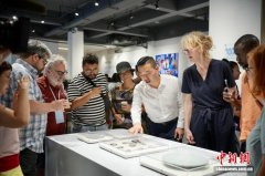 从“成为大师”到连接中外 青